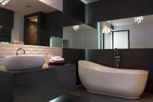 Renovatie SANITAIR van badkamer met design wastafel en bad Groningen -Assen